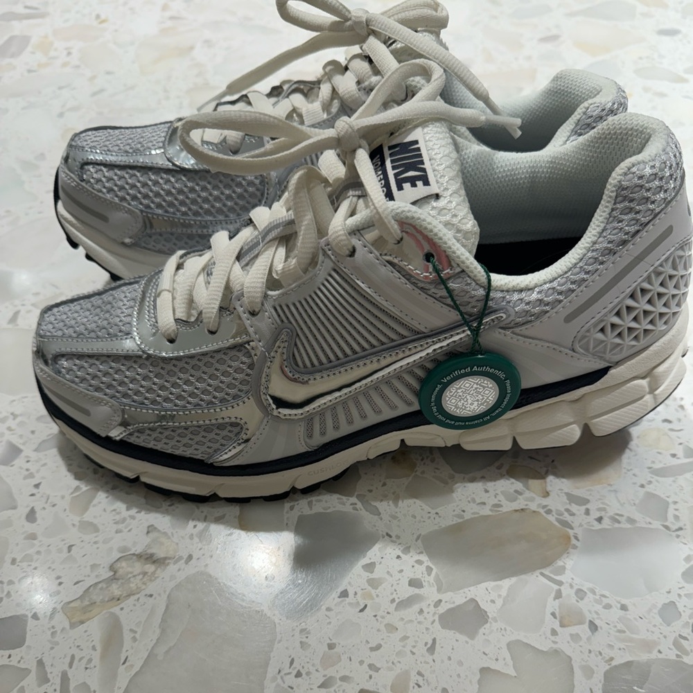 Women’s Nike Zoom Vomero 5 NEVER WORN